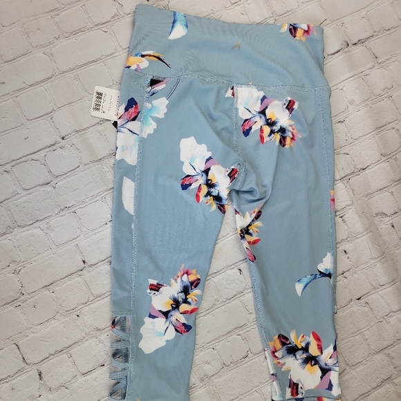 Alive Magnetics Quick Dry yoga/leggin capri - Picture 3 of 10